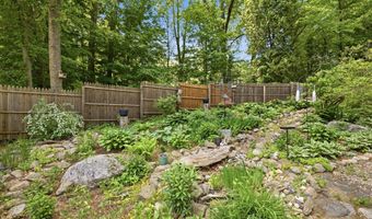 21 Arlington Rd, Coventry, CT 06238