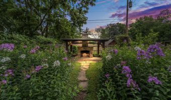 2327 Donald St, Ames, IA 50014