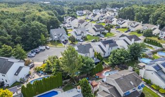 6 Surle Ct, Bayville, NJ 08721