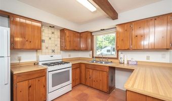 918 King St, Baldwin City, KS 66006