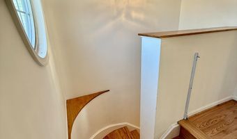 5713 19TH St N, Arlington, VA 22205