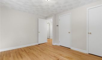 8 Ledgemont Dr, Lincoln, RI 02865