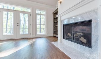 5206 Woodland Bay Dr, Belmont, NC 28012