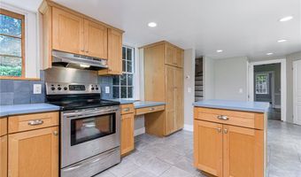 34 Pleasant St, North Kingstown, RI 02852