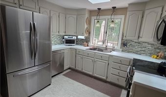 77 Fairfield Dr, North Kingstown, RI 02852