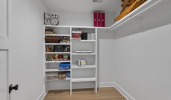 414 N MONROE St, Arlington, VA 22201
