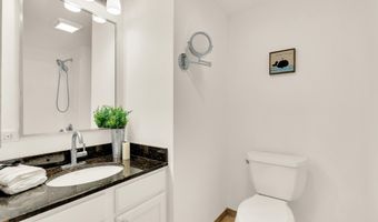 880 N POLLARD St 801, Arlington, VA 22203