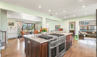 330 N Country Club Dr, Addison, IL 60101