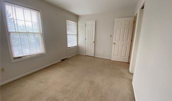 515 Ponds Edge Ln, Allentown, PA 18104