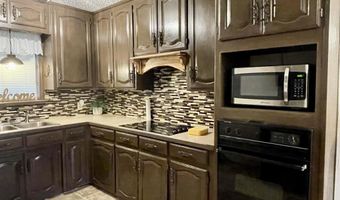 711 Denver St, Alvord, TX 76225