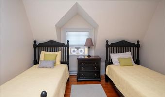 17 Lincoln St, Newport, RI 02840