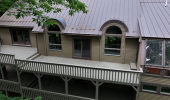 15 Inverness Rd, Falmouth, ME 04105