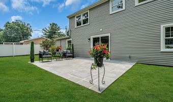 8 Imperia Pl, Aberdeen, NJ 07747