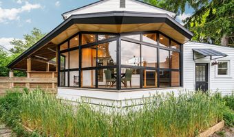 2050 Camelot Rd, Ann Arbor, MI 48104