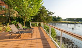 5 Shore Dr, Branford, CT 06405
