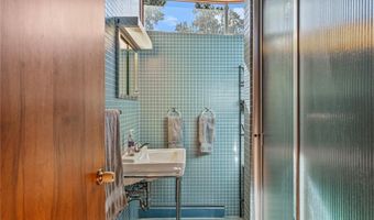 25 Logan Rd, Alton, IL 62002