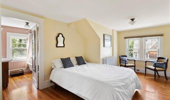 27 Cranston Ave, Newport, RI 02840
