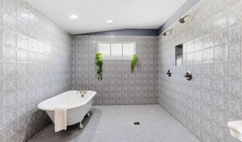 782 Water St, Biloxi, MS 39530