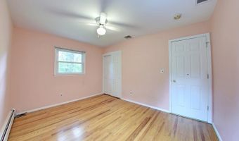 17 Twin Lakes Dr, Airmont, NY 10952