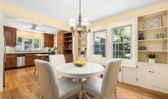 75 Markwood Dr, Barrington, RI 02806