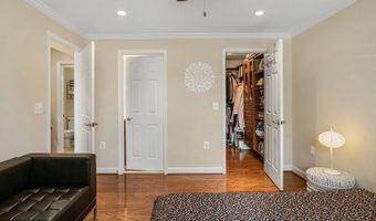 4193 S FOUR MILE RUN Dr 202, Arlington, VA 22204