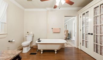 8916 Eastwood Dr, Abbeville, LA 70510