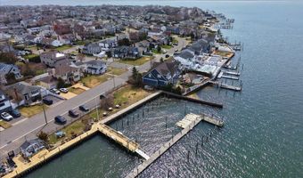9 Cabot Rd W, Massapequa, NY 11758