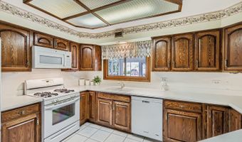 1410 W Lexington Dr, Arlington Heights, IL 60004