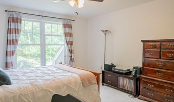 24 Surrey Ln, Falmouth, ME 04105