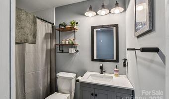 8 Apple Ln, Asheville, NC 28804
