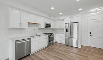 701 N HENRY St 206, Alexandria, VA 22314