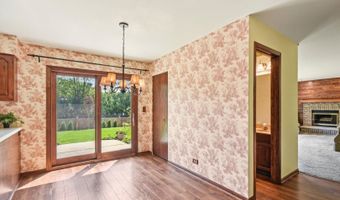 761 Mayfair Ln, Algonquin, IL 60102