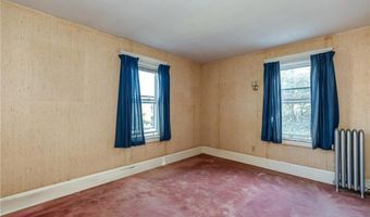15 Kent Pl, Cranston, RI 02905