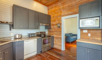 112 14th St, Apalachicola, FL 32320