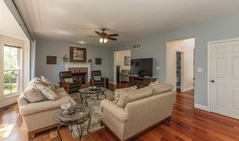 733 Castle Ridge Dr, Ballwin, MO 63021