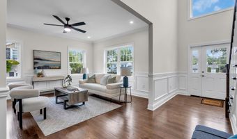 41 Avondale Ln, Aberdeen, NJ 07747