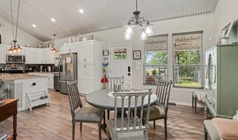 125 Rolling Hills Blvd, Alvord, TX 76225