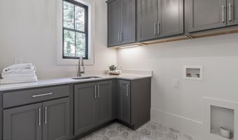 609 N Salem St, Apex, NC 27502