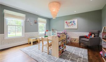 215 Adirondack Dr, East Greenwich, RI 02818