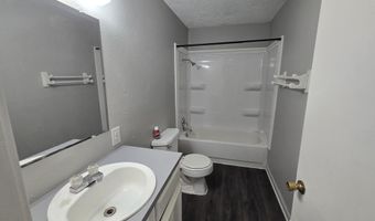 213 W College St, Aurora, MO 65605