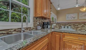 159 S Willow Brook Dr, Asheville, NC 28806