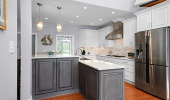 555 Dawson Creek Dr, Arapahoe, NC 28510