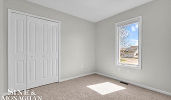 113 Roselawn St, Algonac, MI 48001