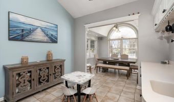 4 Twain Dr, Allentown, NJ 08501