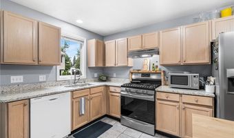 165 Holland St 18, Cranston, RI 02920