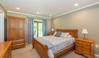 10 W Shore Dr, Alloway, NJ 07462
