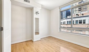 820 N POLLARD St 801, Arlington, VA 22203