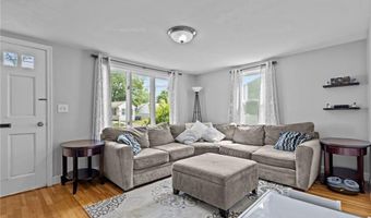 82 Vera St, Warwick, RI 02886