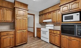 5908 Whitney Ln, Bartlesville, OK 74006