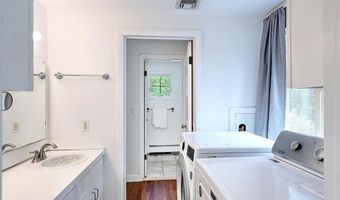 4 Buckingham St, Barrington, RI 02806